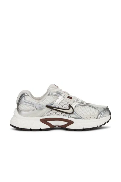 NIKE NIKE V5 RUNNER SNEAKER