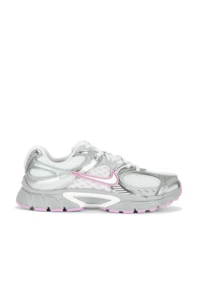 Nike V5 Runner Sneaker