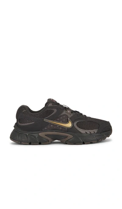 Nike V5 Runner Sneaker In Black