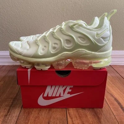 Pre-owned Nike Vapormax Plus Barely Volt Dj3023-700 Women's Size 10.5 In Green