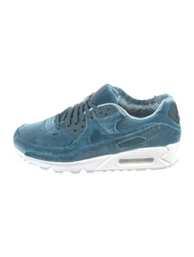 Pre-owned Nike Velvet Athletic Sneakers In Green