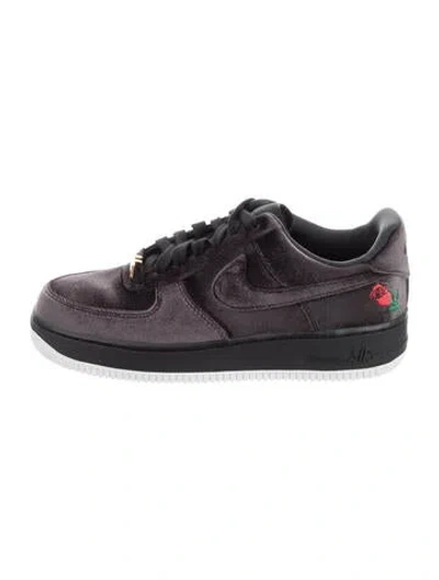 Pre-owned Nike Velvet Graphic Print Athletic Sneakers In Black