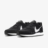 Nike Venture Runner Low-top Sneakers
