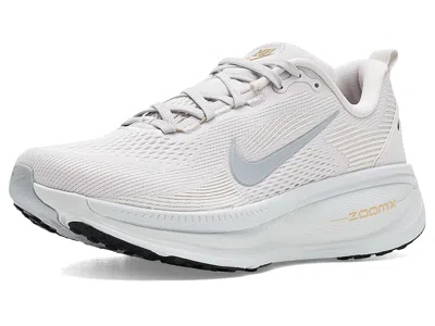 Nike Vomero 18 Sneakers In White