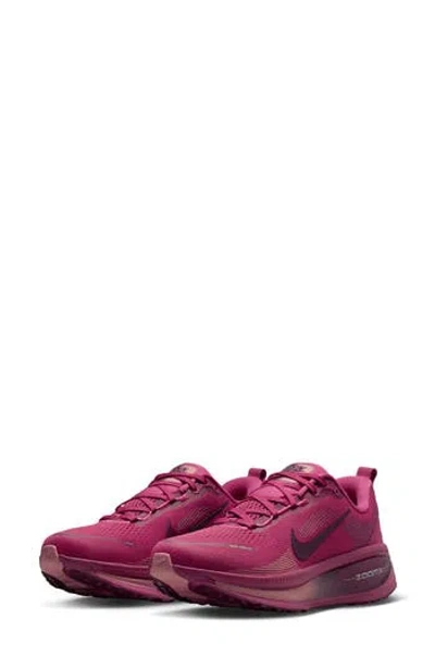 Nike Vomero 18 Running Shoe In Pink