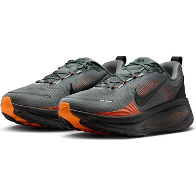 Nike Vomero 18 Running Shoe In Gray