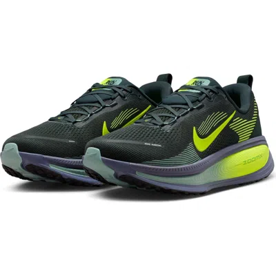 Nike Vomero 18 Running Shoe In Green