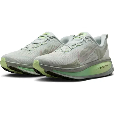 Nike Vomero 18 Running Shoe In Light Silver/barely Volt