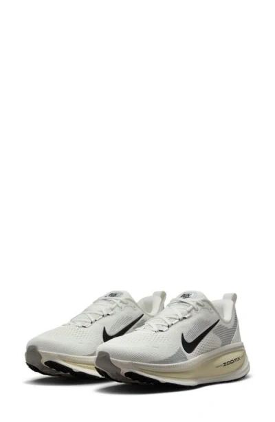 NIKE NIKE VOMERO 18 RUNNING SHOE
