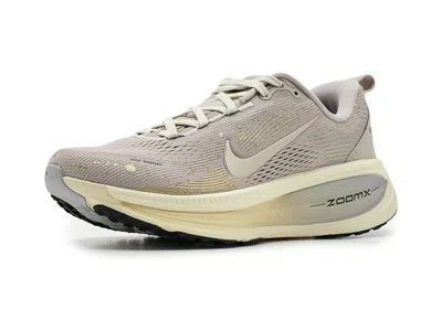 Nike Womens  Vomero 18 Se In Tan/gold