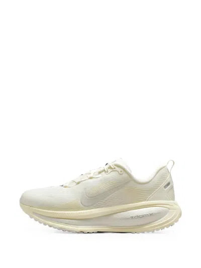 Nike Vomero 18 Sneakers In Neutral