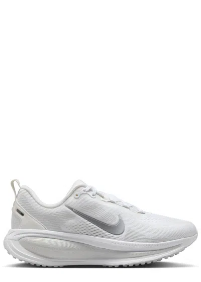 Nike Vomero 18 Sneakers In White