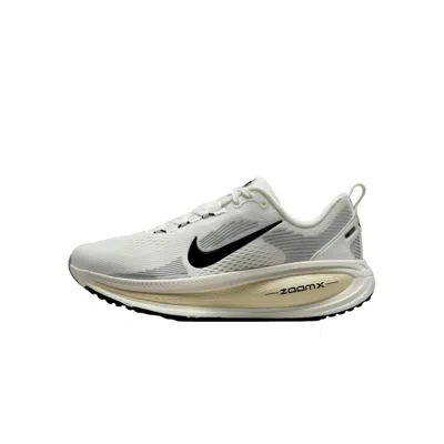 Nike Womens  Vomero 18 In Summit White/black/coconut Milk