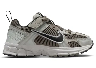 Pre-owned Nike Vomero 5 Black Sneakers In College Grey/cave Stone/metallic Silver