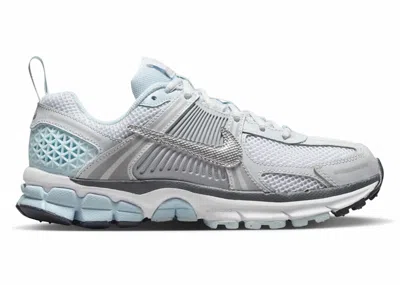 Pre-owned Nike Vomero 5 Metallic Silver Sneakers In Pure Platinum/glacier Blue/wolf Grey