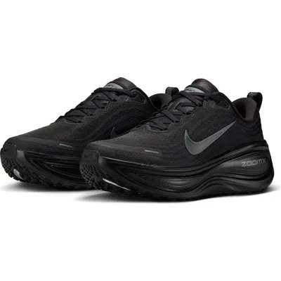 NIKE NIKE VOMERO PLUS RUNNING SHOE