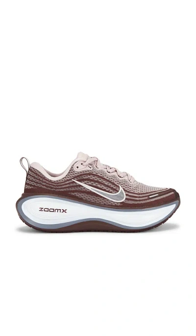 Nike Vomero Plus Sneaker In Burgundy