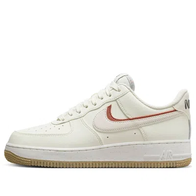 Nike (wmns)  Air Force 1 '07 Lx '82 - Sail Cinnabar'