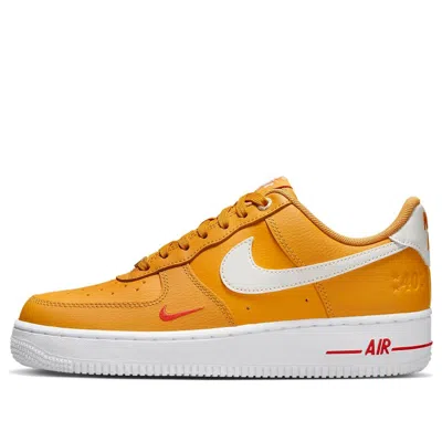 NIKE (WMNS) NIKE AIR FORCE 1 '07 SE '40TH ANNIVERSARY - YELLOW OCHRE'