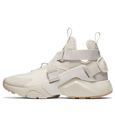 Nike (wmns)  Air Huarache City 'desert Sand' In White