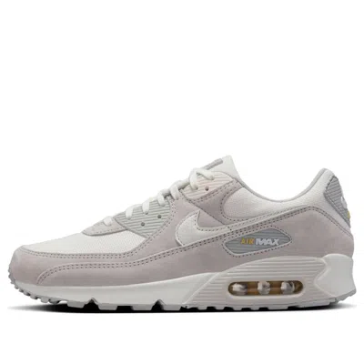 Nike (wmns)  Air Max 90 'light Iron Ore' In Green