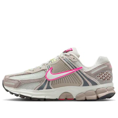 NIKE (WMNS) NIKE AIR ZOOM VOMERO 5 'COLLEGE GREY LIGHT BONE MEDIUM ASH SAIL'