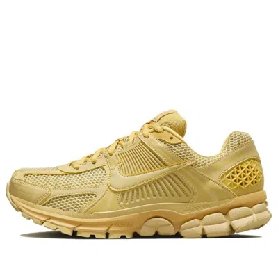 NIKE (WMNS) NIKE AIR ZOOM VOMERO 5 'SATURN GOLD'