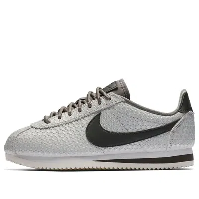Nike (wmns)  Classic Cortez Se 'metallic Silver' In White