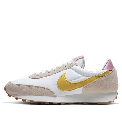 Nike (wmns)  Daybreak 'fossil Stone Saffron Quartz' In White