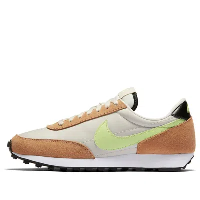 Nike (wmns)  Daybreak 'light Bone Barely Volt' In Multi