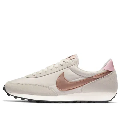 Nike (wmns)  Daybreak 'light Orewood Bronze'