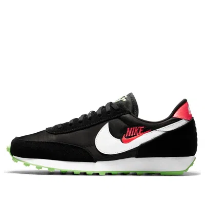Nike (wmns)  Daybreak Se 'worldwide Pack - Black Green Strike'