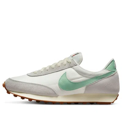 Nike (wmns)  Dbreak Se 'sail Enamel Green' In Gray
