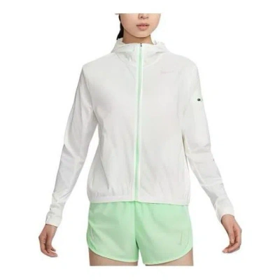 Nike (wmns)  Impossibly Light Waterproof Running Hooded Jacket (asia Sizing) 'white'