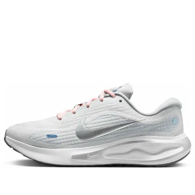 Nike (wmns)  Journey Run 'photon Dust Cool Grey Light Smoke Grey Metallic Pewter'