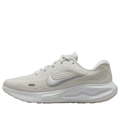 Nike (wmns)  Journey Run 'summit White Metallic Silver' In Gray