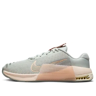 Nike (wmns)  Metcon 9 Workout Shoes 'light Silver Guava Ice'