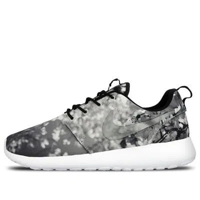 Nike (wmns)  Roshe One 'wolf Grey' In Gray