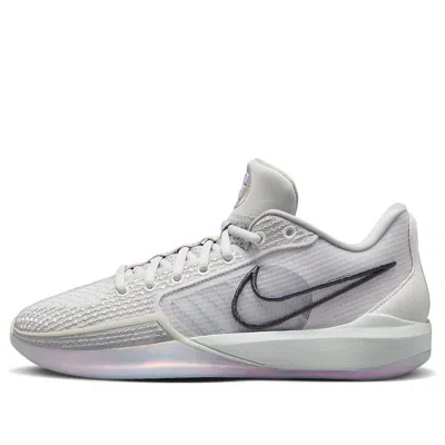NIKE (WMNS) NIKE SABRINA 1 'IONIC'