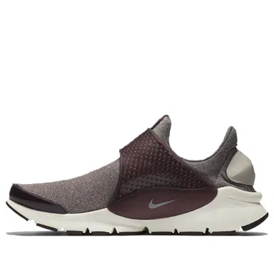 Nike (wmns)  Sock Dart Se 'night Maroon'