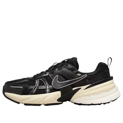NIKE (WMNS) Nike V2K Run 'Black Metallic Silver'