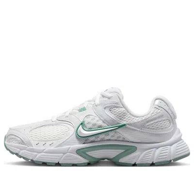 Nike V5 Rnr Sneakers In Gray