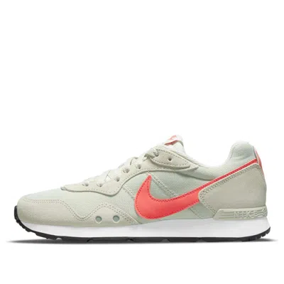 Nike (wmns)  Venture Runner 'light Bone Magic Ember' In Multi