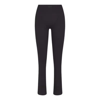 Nike (wmns)  X Skims Matte High-waisted V-panel Straight Leggings 'obsidian' In Black
