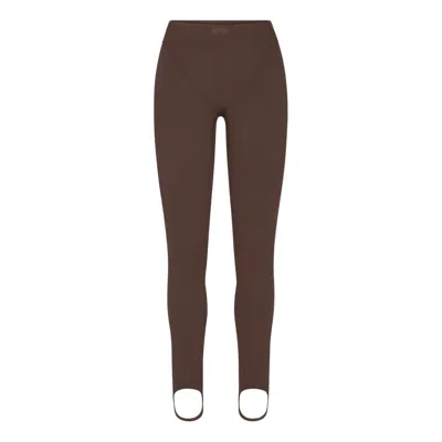 Nike (wmns)  X Skims Matte V-line Stirrup Legging 'dark Sepia' In Red