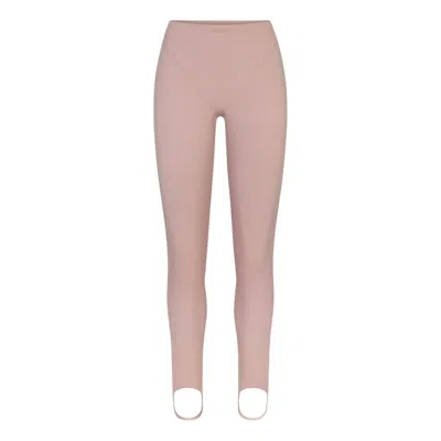 Nike (wmns)  X Skims Matte V-line Stirrup Legging 'himalayan' In Pink