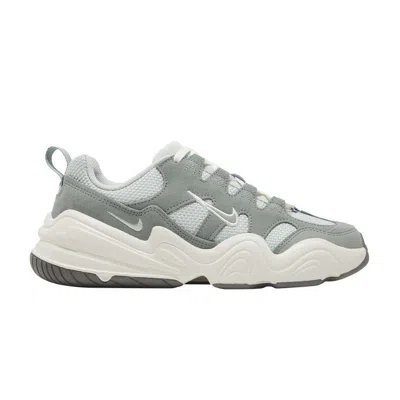 Pre-owned Nike Wmns Tech Hera 'mica Green'