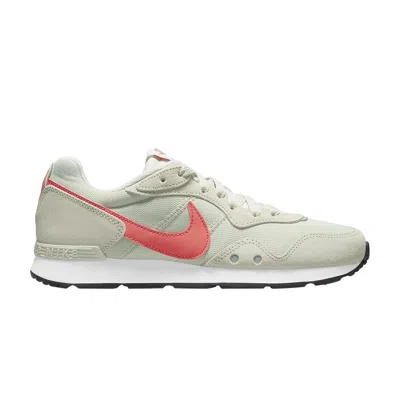 Pre-owned Nike Wmns Venture Runner 'light Bone Magic Ember'