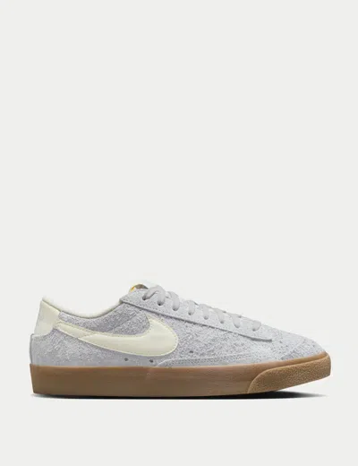 Nike Women's Blazer Low '77 Vintage Trainers In Football Grey/pale Ivory/team Orange/gum Light Brown 