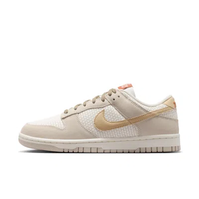 Nike Women's Dunk Low Se Shoes In White